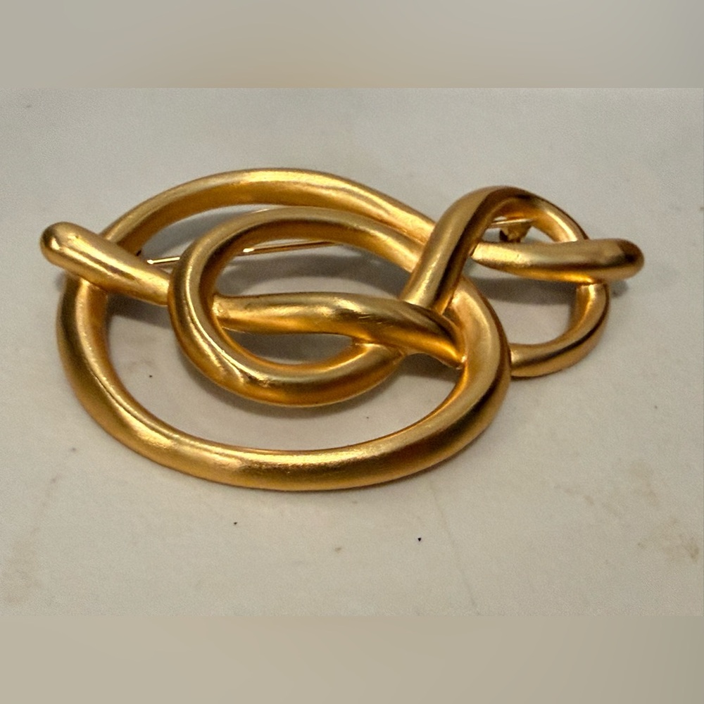 Vintage Large Signed AK  ANNE‎ KLEIN Gold tone Knot Infinity Pin Brooch